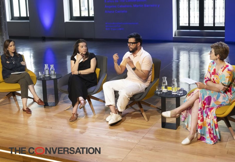 Ángeles Caballero, Aitaña Castaño, Martín Barreriro y Claudia Lorenzo, editora de Arte y Humanidades en The Conversation y moderadora de la mesa. Cortesía de Fundación Telefónica. Fotografía de Ángel de Antonio Prieto